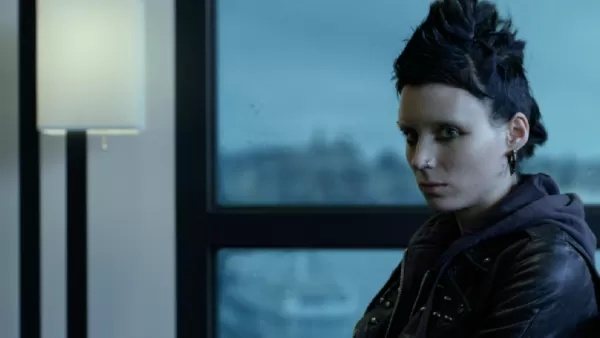 Ejderha Dövmeli Kız filminde, Lisbeth Salander ve Mikael Blomkvist'in gizemli bir kayboluşu çözme mücadelesi.